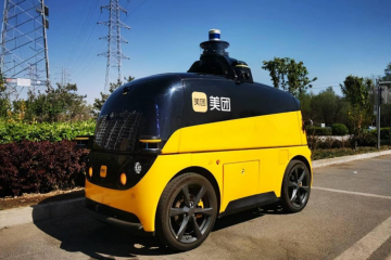 RoboTaxi、自动跟随载物平板机、全程60秒换电……多个智能网联汽车创新产品在这场大会上亮相